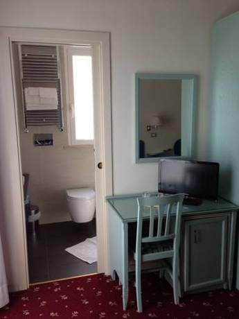 Imagen de la habitación del Hotel Byron, Viserba. Foto 4