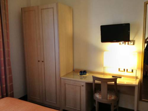 Imagen de la habitación del Hotel Byron, Viserba. Foto 5