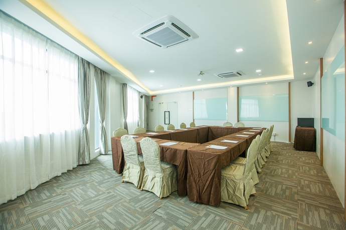 Imagen de los interiores del Hotel Bzz. Foto 9