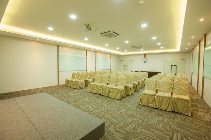 Imagen de los interiores del Hotel Bzz. Foto 10