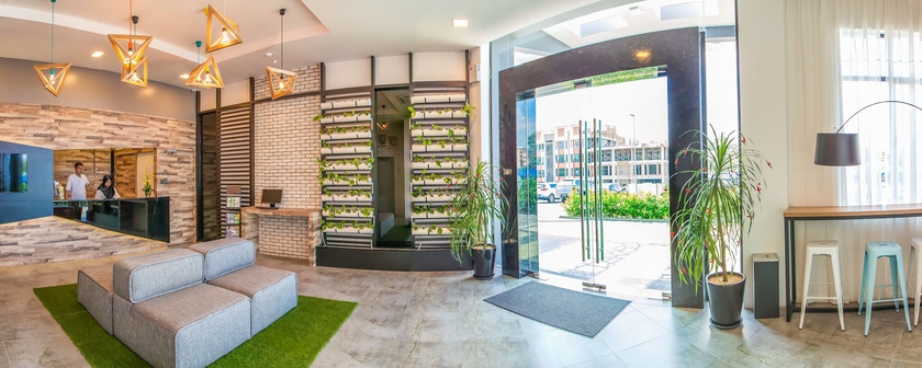 Imagen de los interiores del Hotel Bzz. Foto 12