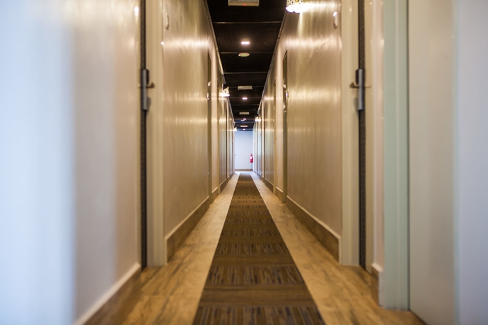 Imagen de los interiores del Hotel Bzz. Foto 15