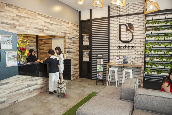 Imagen de los interiores del Hotel Bzz. Foto 19