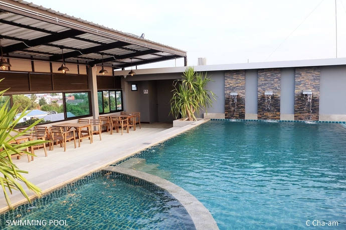 Imagen de la piscina del Hotel C Cha-am. Foto 16