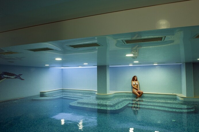 Imagen de la piscina del Hotel C Comfort and Wellness. Foto 20