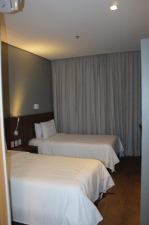 Imagen de la habitación del Hotel C Jaguari&uacute;na. Foto 8
