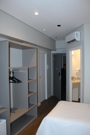 Imagen de la habitación del Hotel C Jaguari&uacute;na. Foto 13