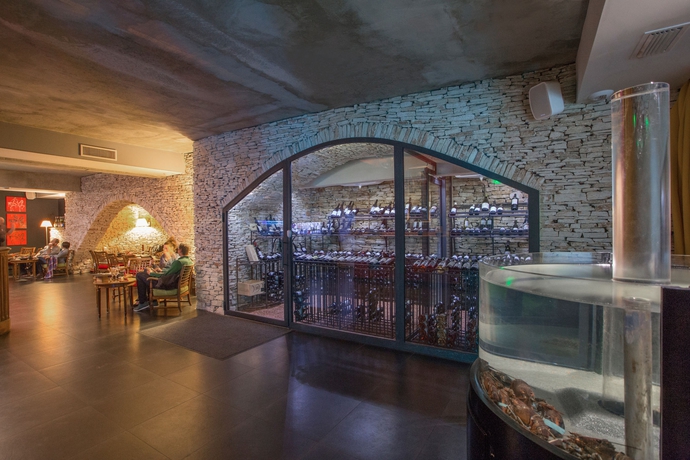 Imagen del bar/restaurante del Hotel C Suites. Foto 3