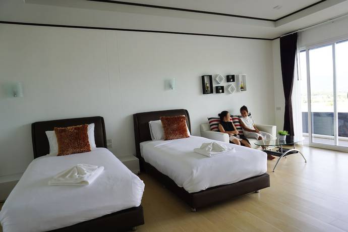 Imagen de la habitación del Hotel C View. Foto 7