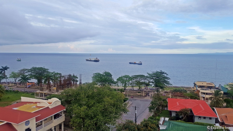 Imagen de los exteriores del Hotel C and L Bay View Inn. Foto 16