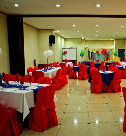 Imagen de los interiores del Hotel C and L Bay View Inn. Foto 17