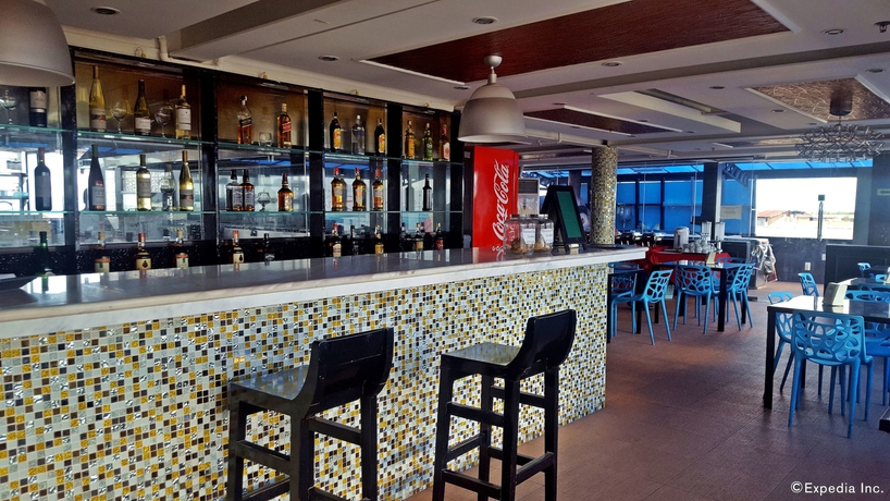 Imagen del bar/restaurante del Hotel C and L Suites Inn. Foto 3
