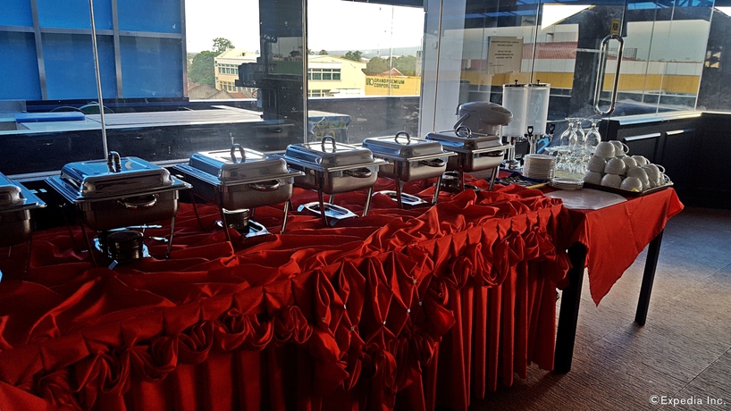 Imagen del bar/restaurante del Hotel C and L Suites Inn. Foto 4