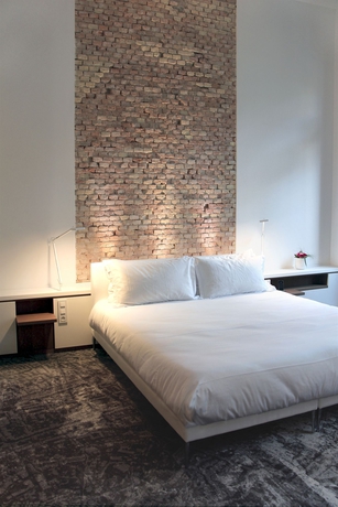 Imagen de la habitación del Hotel C2. Foto 6