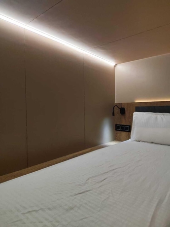 Imagen de la habitación del Hotel C2 PODS. Foto 3