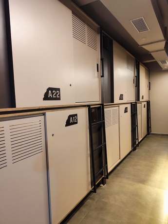 Imagen de la habitación del Hotel C2 PODS. Foto 4