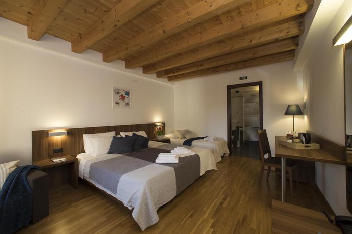 Imagen de la habitación del Hotel C25. Foto 7