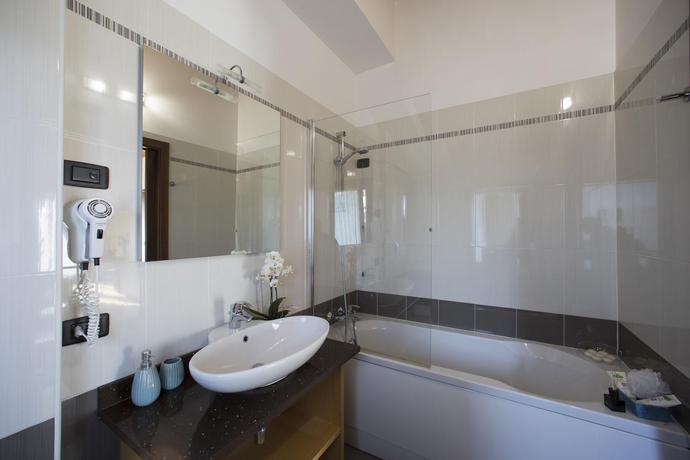 Imagen de la habitación del Hotel C25. Foto 10