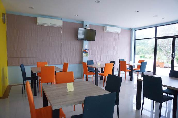 Imagen del bar/restaurante del Hotel C2U Uthai Thani - Adults Only. Foto 3