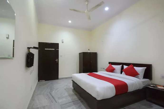 Imagen de la habitación del Hotel C9. Foto 5