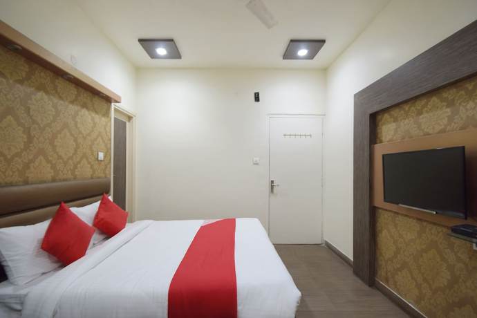 Imagen de la habitación del Hotel C9. Foto 14