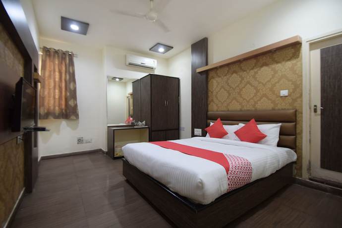 Imagen de la habitación del Hotel C9. Foto 17