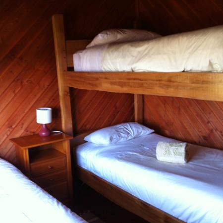Imagen de la habitación del Hotel CABA&Ntilde;AS ANULEN PUERTO VARAS. Foto 3