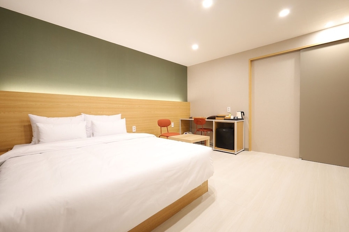 Imagen de la habitación del Hotel CALM REST HOTEL GIMHAE. Foto 18