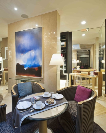 Imagen del bar/restaurante del Hotel CAMBON. Foto 2