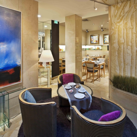 Imagen del bar/restaurante del Hotel CAMBON. Foto 3