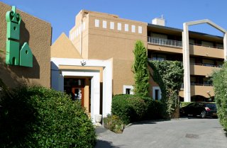 Imagen de los exteriores del Hotel CAMPANILE AIX- EN- PROVENCE LA BEAUVALLE. Foto 3