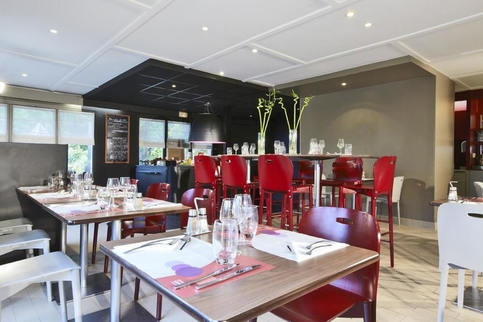 Imagen del bar/restaurante del Hotel CAMPANILE CHARLEVILLE MEZIERES. Foto 9