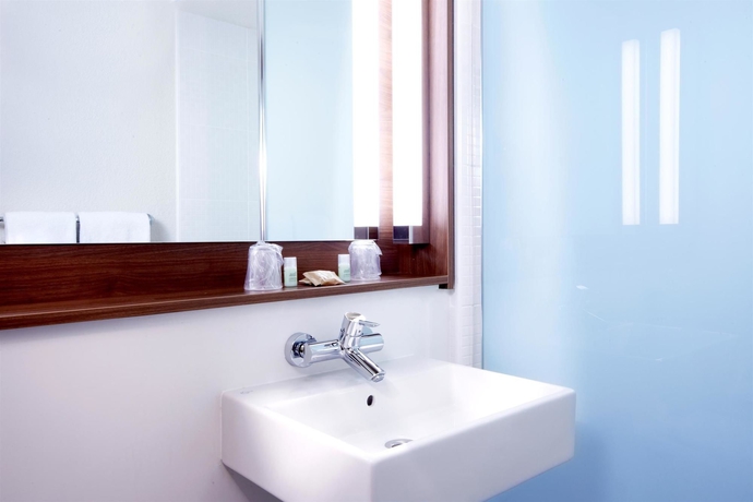 Imagen de la habitación del Hotel CAMPANILE ORLEANS NORD SARAN. Foto 7