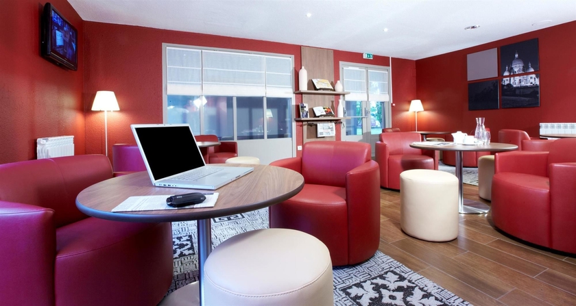 Imagen del bar/restaurante del Hotel CAMPANILE ORLEANS NORD SARAN. Foto 4