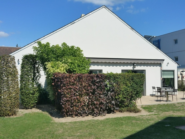 Imagen de los exteriores del Hotel CAMPANILE ORLEANS NORD SARAN. Foto 13