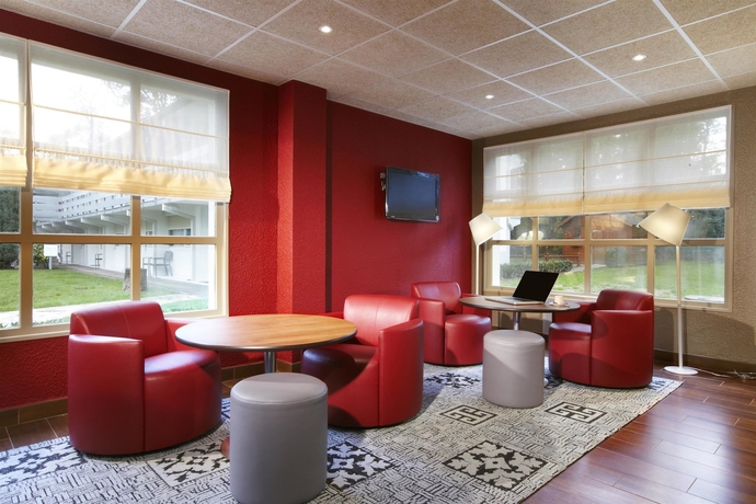 Imagen del bar/restaurante del Hotel CAMPANILE ORLEANS SUD - LA SOURCE. Foto 9