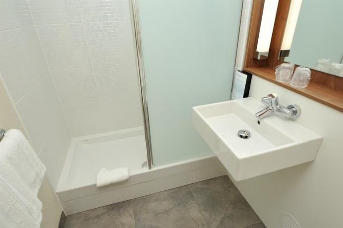 Imagen de la habitación del Hotel CAMPANILE ORL&Eacute;ANS- LA CHAPELLE-ST-MESMIN. Foto 4