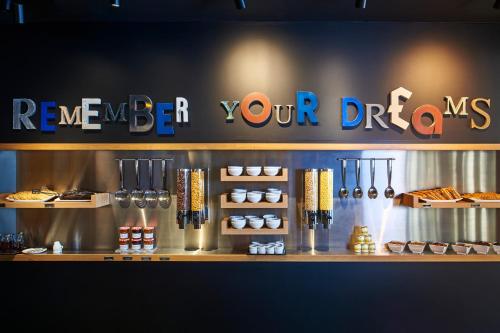 Imagen general del Hotel CAMPANILE PARIS 12 - Bercy Village. Foto 11