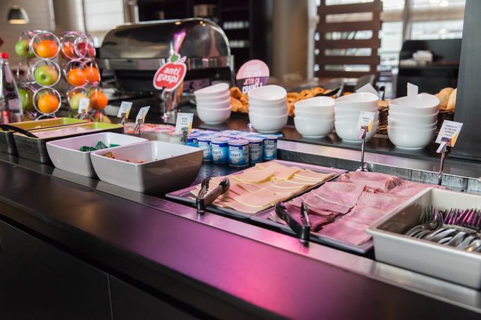 Imagen del bar/restaurante del Hotel CAMPANILE PARIS 19 - La Villette. Foto 4