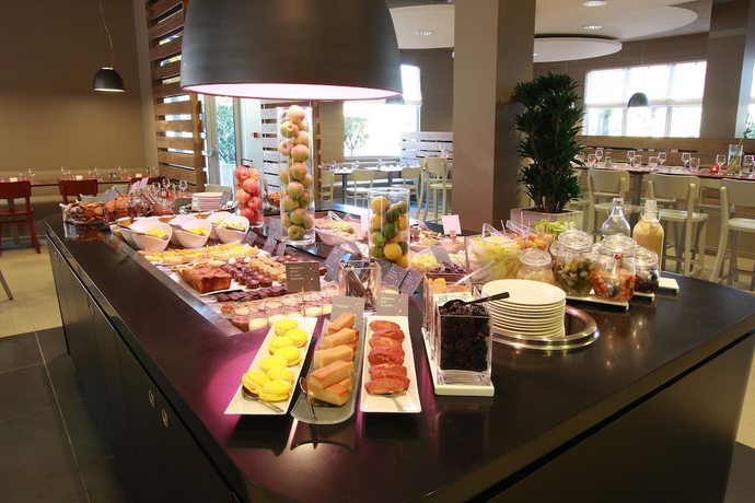 Imagen del bar/restaurante del Hotel CAMPANILE PRIME - PARIS PORTE D'ITALIE. Foto 8