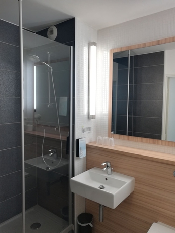 Imagen de la habitación del Hotel CAMPANILE ROISSY - Aéroport CDG - Le Mesnil Amelot. Foto 11