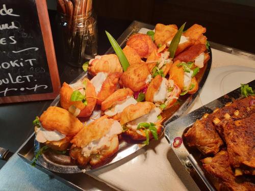 Imagen general del Hotel CAMPANILE ROISSY. Foto 8