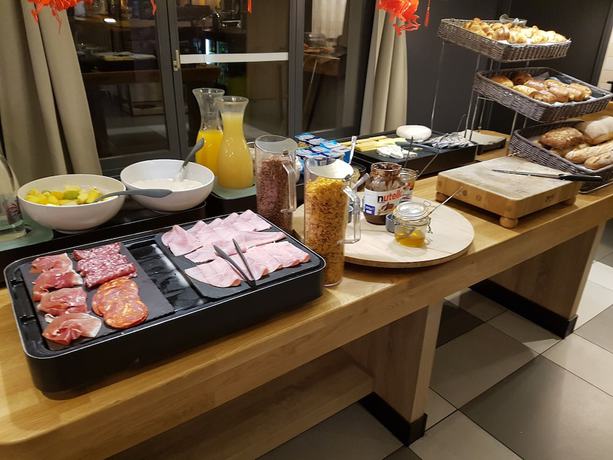 Imagen del bar/restaurante del Hotel CAMPANILE VILLEPINTE - Parc des Expositions. Foto 7