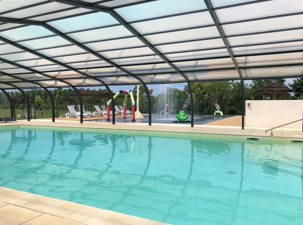 Imagen de la piscina del Hotel CAMPING CAMPILO. Foto 16