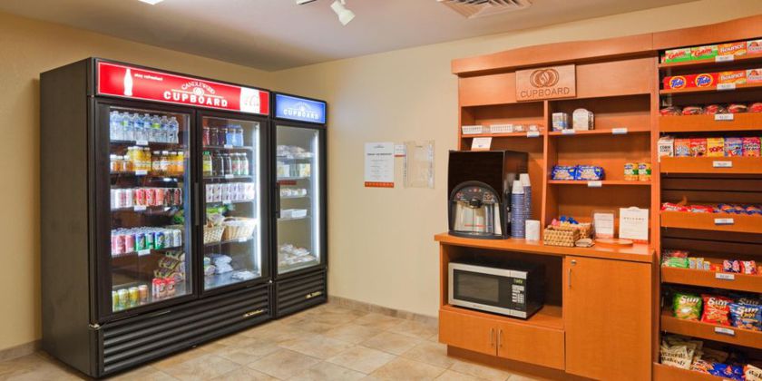 Imagen del bar/restaurante del Hotel CANDLEWOOD SUITES EASTCHASE PARK. Foto 2