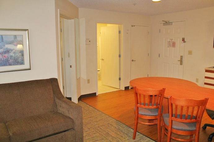 Imagen de la habitación del Hotel CANDLEWOOD SUITES SYRACUSE-AIRPORT. Foto 14