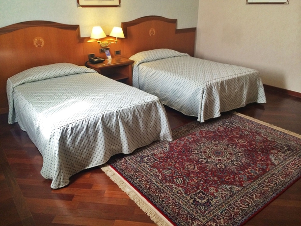 Imagen de la habitación del Hotel CAPITAL INN. Foto 6