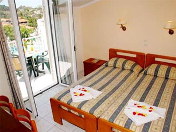 Imagen general del Hotel CAPTAINS & COMMODORE COMPLEX. Foto 3