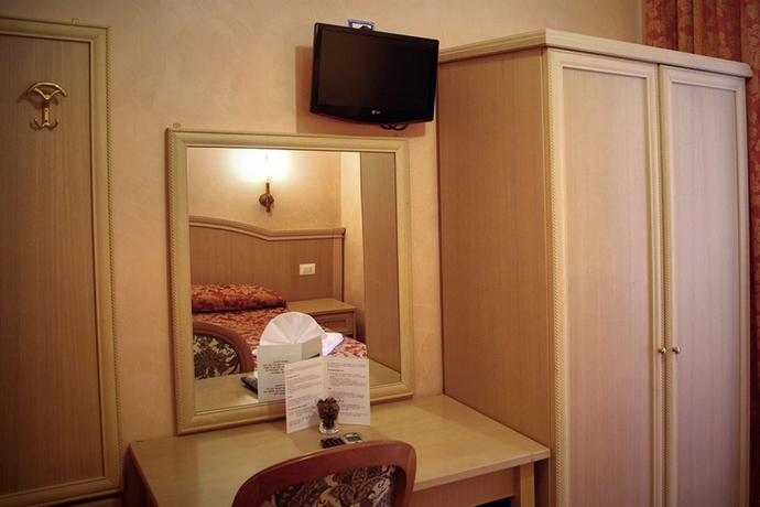 Imagen de la habitación del Hotel CARAVAGGIO, Roma. Foto 9