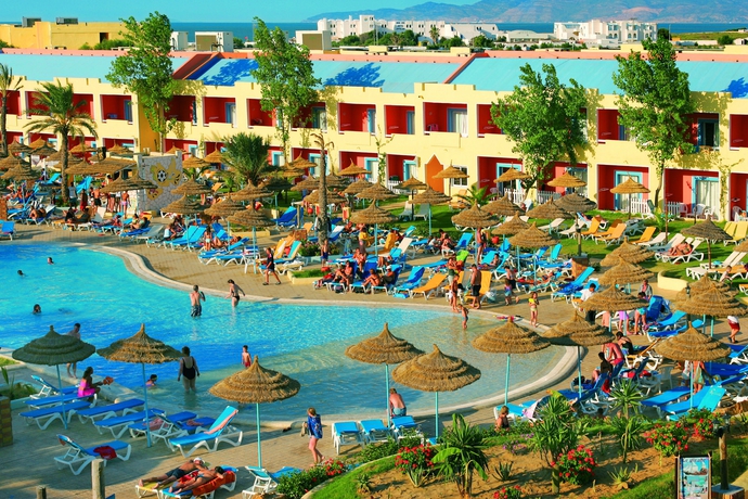 Imagen de la piscina del Hotel CARIBBEAN WORLD BORJ CEDRIA. Foto 11